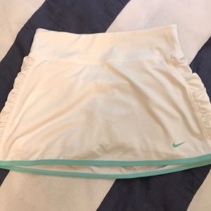 Nike tennis skirt. Cute ruched side.